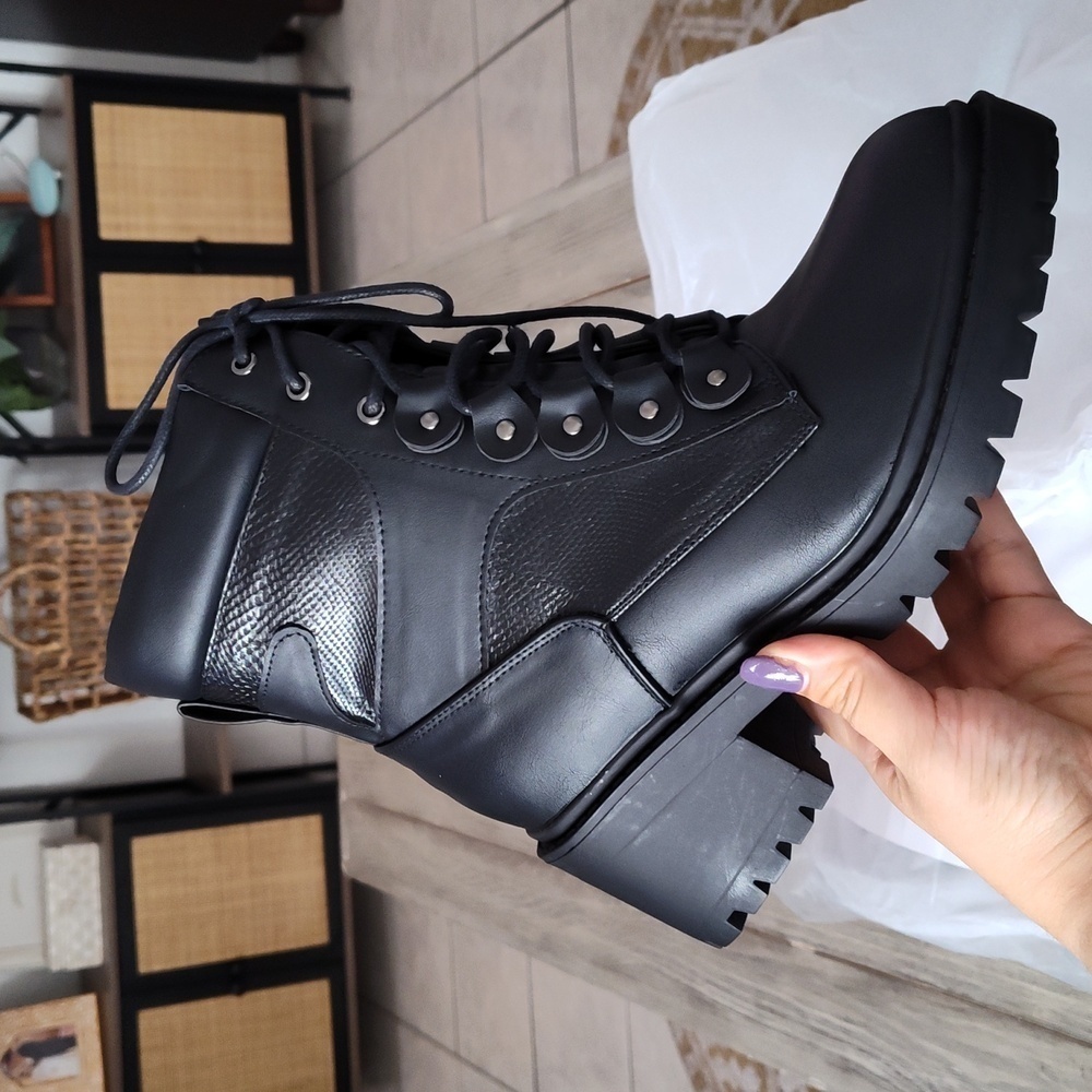 NWT AVENUE AVA ANKLE BOOT IM BLACK (WIDE WIDTH)